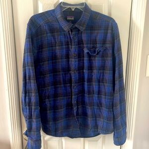 Patagonia men’s long sleeve shirt size medium